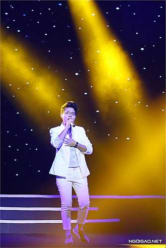 Vũ Cát Tường hát 'We are the world'. (Theo Ngôi sao)