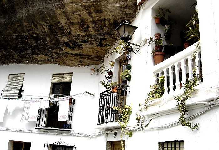 Ngày nay, thị trấn Setenil đã phát triển sầm uất và trở thành điểm du lịch nổi tiếng của Tây Ban Nha.