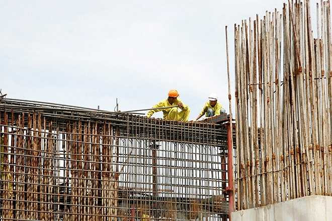 Ga đặt tại một phía tuyến đường, gồm ga kiểu 2 tầng: tầng 1 là giá, tầng 2 là ga; ga kiểu cầu 3 tầng: tầng 1 là giá, tầng 2 là phòng chờ, tầng 3 là sân ga. Ga kết hợp phần 'kiểu cầu và kiểu xây': dầm của đường sắt là cột đơn giản hoặc liên tục chống đỡ cho dầm thanh kết cấu khung, phần kết hợp lắp đệm cao su. (Ảnh: Infonet)