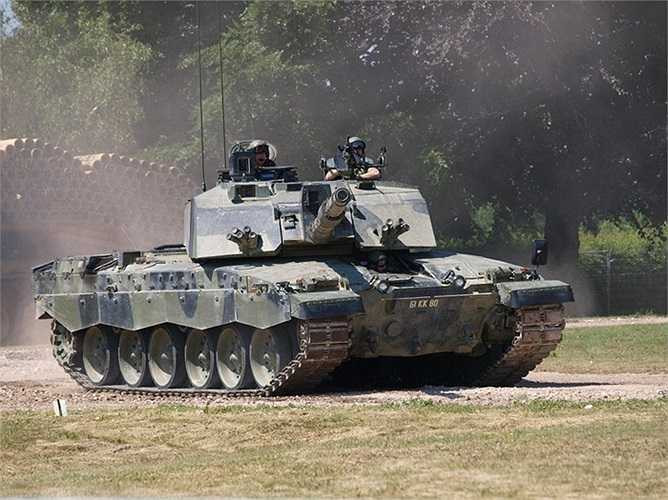 Xe tăng Challenger 2 chạy với tốc độ tối đa 59km/h