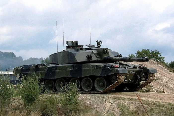 Chiếc xe Challenger 2 của quân đội Anh do một công ty của Anh tên Alvis Vickers sản xuất chế tạo