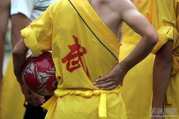 Cựu cầu thủ của ĐTQG Cameroon đánh giá các học viên ở học viện là những người có tố chất và tiếp thu cũng rất nhanh.