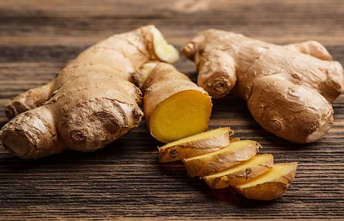 Gừng: Gừng từ lâu đã được biết đến với công dụng hỗ trợ quá trình tiêu hóa. Gừng cung cấp carminative tuyệt vời, là một chất có thể ngăn chặn khí đường ruột.