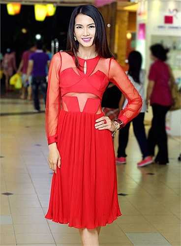 Tối 30/8, Anh Thư bất ngờ xuất hiện trong dàn khách mời xem 'The Winner Is'. Thời gian gần đây, nữ diễn viên gần như 'bặt vô âm tín' vì tập trung đóng phim.