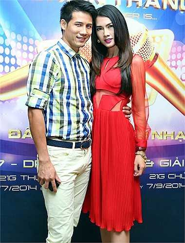 Anh Thư khoe sắc bên đàn em Thanh Thức. Cả hai có điểm chung khi tạo dựng được chỗ đứng ở vị trí người mẫu rồi sau đó lấn sân sang lĩnh vực phim ảnh, và gặt hái được một số thành công ở địa hạt này.