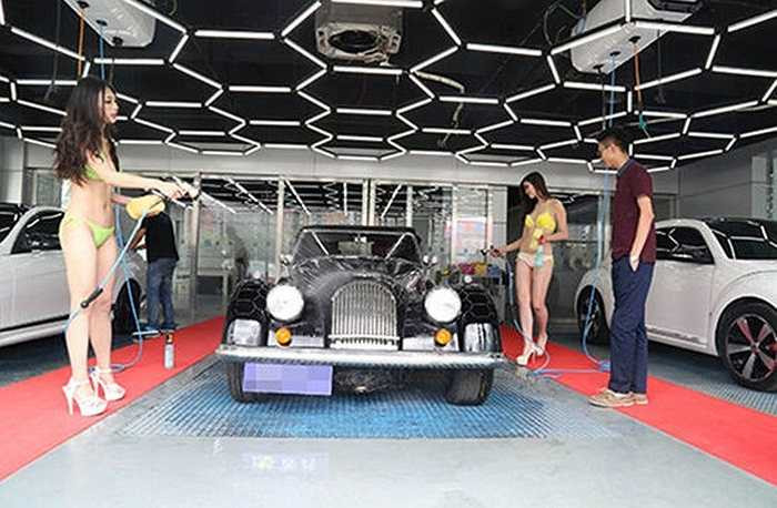 Ngay sau đó, tiệm rửa xe đã bỏ dịch vụ thuê người mẫu rửa xe cho khách vì lỗ vốn
