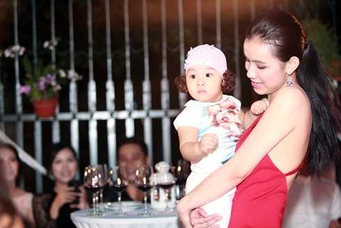 Hoa hậu Thùy Lâm tái xuất đẹp rạng rỡ 