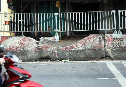 Xe tải cảnh sát giao thông đâm 3 người bị thương