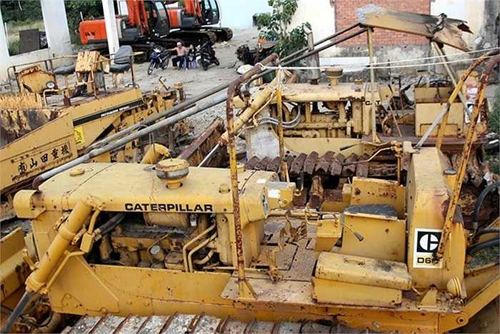 Nhưng cũng có rất nhiều loại xe quá đát, để 4 -5 năm không có khách mua, ngày càng hư hỏng nặng, rỉ sét nằm chờ bán sắt vụn.