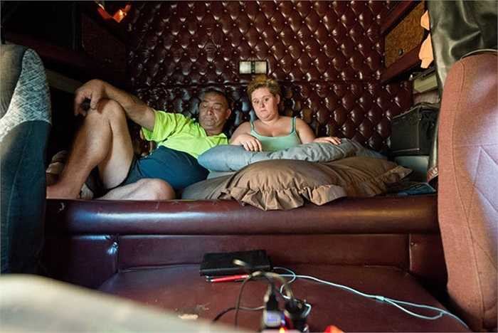 Một số mang theo gia đình mình trên những chuyến đi nhưng không phải ai cũng có thể làm vậy vì vấn đề an toàn cùng nhiều lý do khác. Vì vậy, họ có những người bạn đồng hành trong cabin (Theo VNE)