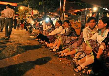 Độc đáo Tết Độc lập của người Mông ở Tây Bắc