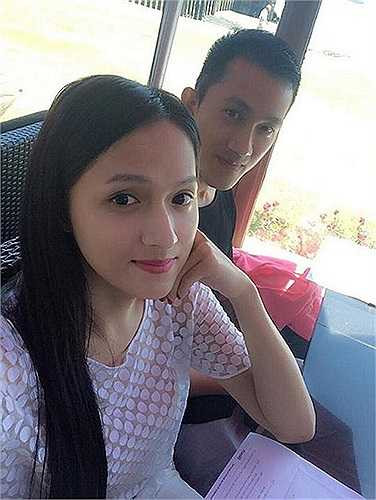 ... mà còn có ở những bức hình riêng tư vô cùng thân mật.