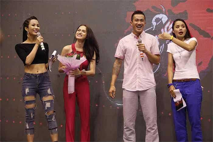 Trong đêm giao lưu 'Cuộc đua kỳ thú' tối qua, Criss Lai dù rất bận nhưng đã thu xếp công việc để về chung vui với người bạn đồng hành của mình.