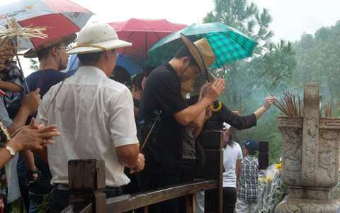 Nghìn người, đội mưa, viếng mộ, Đại tướng, Tết Độc Lập, Võ Nguyên Giáp