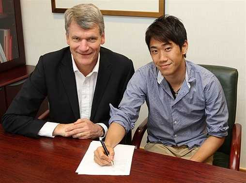 Nhưng do rất nhiều lý do, từ chấn thương cho đến phong cách chơi bóng phối hợp nhóm nhỏ không thích ứng được với bóng đá An, Kagawa gặp rất nhiều khó khăn trong việc cạnh tranh suất đá chính. 