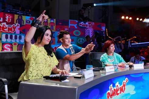 Thanh Lam quần soóc ngắn sexy bên 'học trò' Lê Vũ Bình