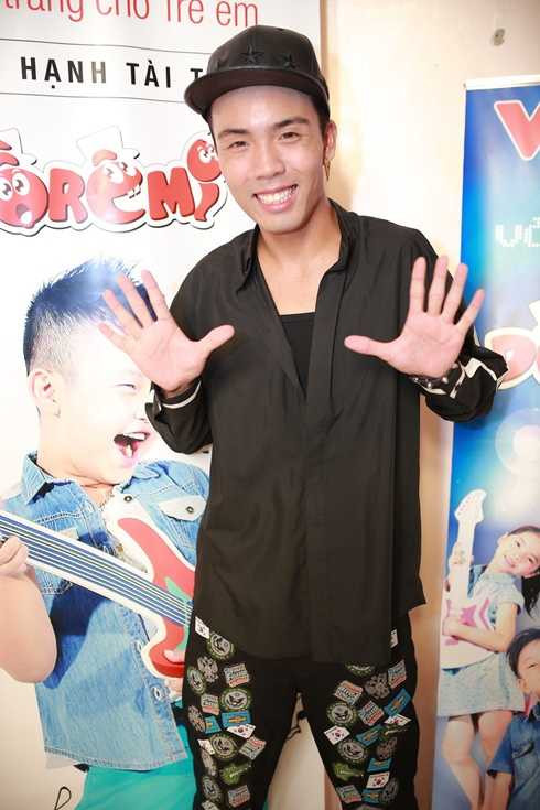 Thanh Lam quần soóc ngắn sexy bên 'học trò' Lê Vũ Bình