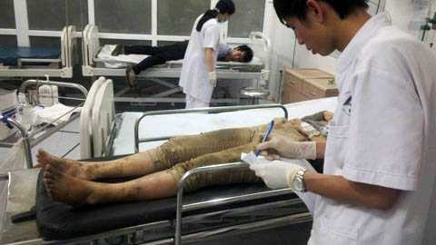 cấp cứu tai nạn xe khách sao việt