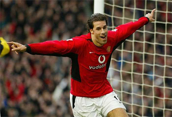 Trước khi chuyển đến Real vào năm 2006, Van Nistelrooy đóng góp 95 pha lập công sau 150 trận ở Premier League. 