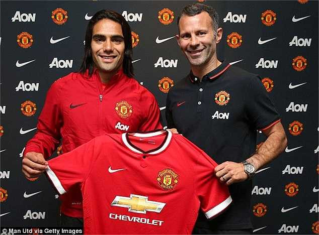 Falcao (10 triệu euro). Falcao trở thành một trong những tiền đạo đình đám trong lịch sử Man Utd. Anh gia nhập sân Old Trafford từ AS Monaco theo hợp đồng mượn với mức phí 10 triệu euro. 