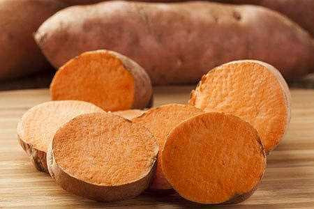 Để tránh tình trạng này, khoai phải được nấu, luộc, nướng thật chín hoặc cho thêm ít rượu vào nấu để phá hủy chất men.