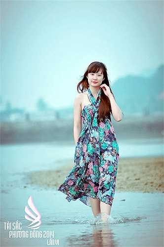 Đêm chung kết cuộc thi 'Tài sắc Phương Đông 2014' từ 19h tới 23h, ngày 24/10/2014, tại sân khấu ngoài trời Đại học Phương Đông. Trong ảnh là thí sinh Trần Thị Ngọc Anh