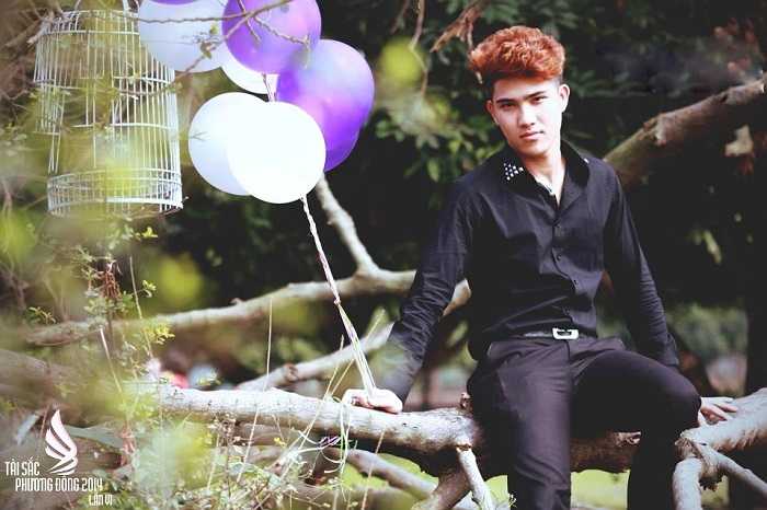 Các thí sinh phải có phong cách giao tiếp tự tin, tác phong nhanh nhẹn, năng động. Trong ảnh là thí sinh Nguyễn Duy Anh