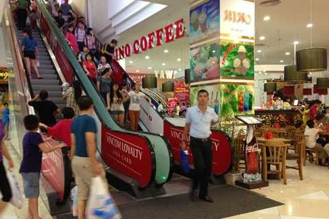 (VTC News) - Dịp 2/9 năm nay, các khu vui chơi giải trí tại Hà Nội đã đón một lượng khách lớn đổ đến đây, nhiều địa điểm đã trở nên quá tải.