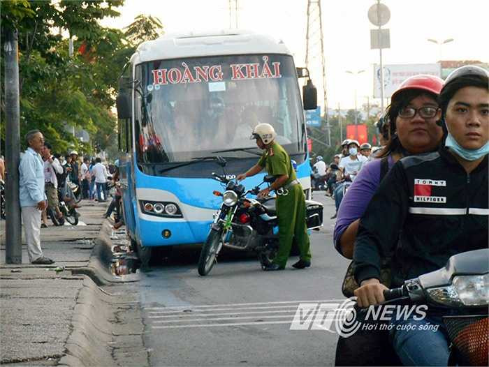 Lỉnh kỉnh đồ đạc về lại Sài Gòn