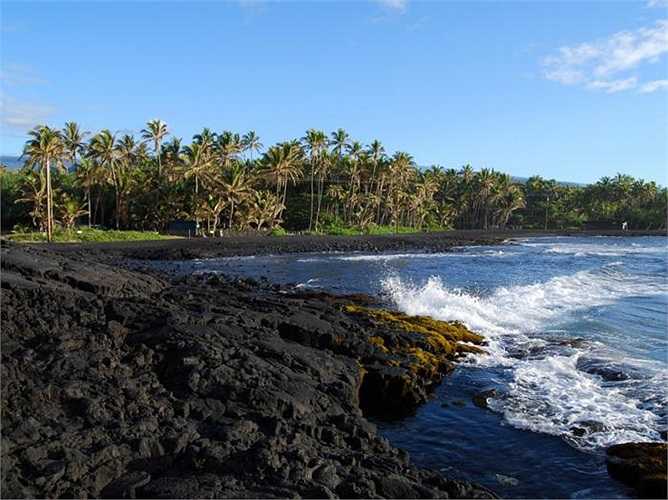 Bãi biển cát đen Punaluu, Hawaii 