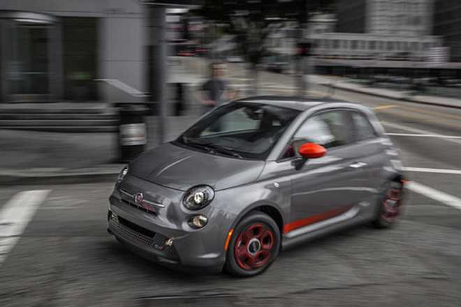  Fiat 500e Phiên bản động cơ điện của mẫu xe huyền thoại Fiat 500e không phải là thành công lớn về mặt kinh doanh của hãng xe Italy nhưng là cái tên đáng xem xét với những người tìm mua xe để đi lại trong phố nhờ cảm giác lái tốt và thân thiện với môi trường