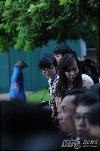 Các bạn trẻ đến buổi lễ chào cờ sáng 2/9