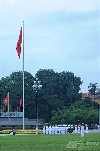 Đội tiêu binh di chuyển sau khi kết thúc lễ chào cờ