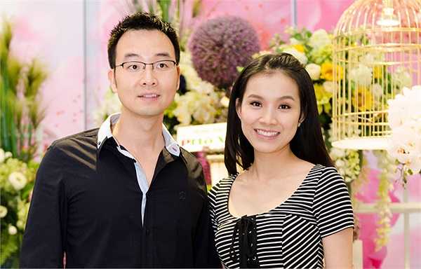 Đây là dịp hiếm hoi, vợ chồng Hoa hậu dự event kể từ khi Thùy Lâm sinh con thứ hai hồi đầu năm