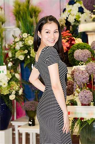 Từ khi kết hôn, Thùy Lâm yên phận hưởng thụ cuộc sống làm dâu Hà Nội. Cô ít tham gia các hoạt động showbiz mà dành toàn bộ tâm huyết để chăm sóc tổ ấm với hai con nhỏ. 