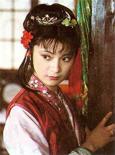 Bảo Thiềm (Diêm Thanh) vốn là a hoàn của Hạ Kim Quế có tính cách xấc xược. 