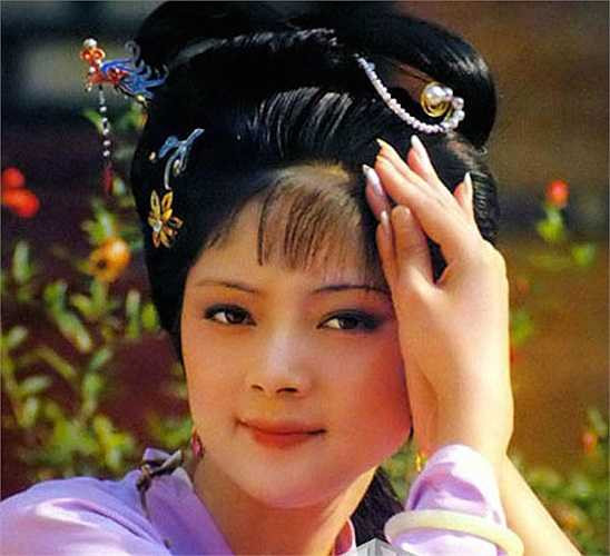 Trong Hồng Lâu Mộng, ngoài vẻ đẹp u buồn của Lâm Đại Ngọc thì nhan sắc 'hoa nhường nguyệt thẹn' cùng phẩm cách đoan trang, sắc sảo của Tiết Bảo Thoa (Trương Lợi) cũng được người xem yêu mến