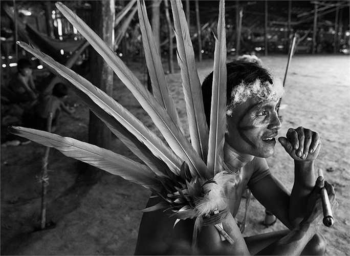 Thầy phù thủy của bộ lạc trong nghi lễ