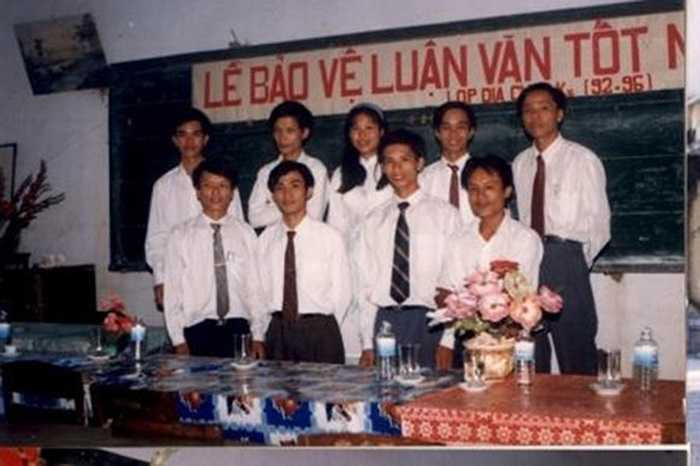 Lễ bảo vệ luận án tốt nghiệp của sinh viên Địa chất trường ĐH Huế niên khóa 1992-1996.