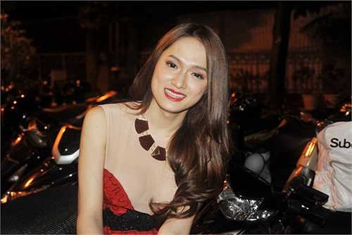 Chính vì thế, càng vào sâu, cô lại càng bị phản đối.