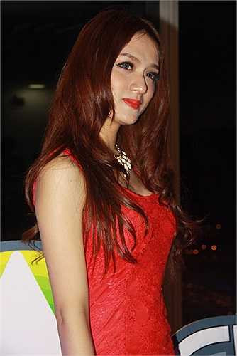 Chẳng qua đội Hồng của mỹ nhân chuyển giới được ban tổ chức mời chơi mà không phải casting nên mới có thứ hạng này.