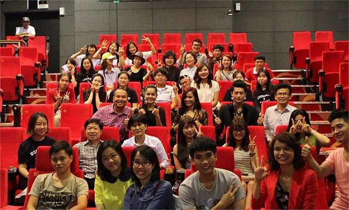 Nhận lời mời từ Liên Hoan Phim Quốc Tế Gwangju (GIFF), đoàn phim Thần tượng của đạo diễn Quang Huy đã trở thành đại diện duy nhất của Việt Nam tham gia liên hoan phim lần thứ 14 này, tổ chức tại Gwangju, Hàn Quốc