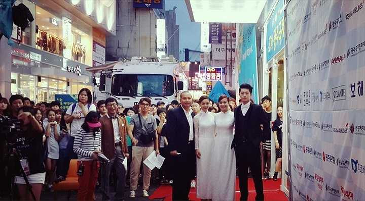 Quỳnh Anh nhiệt tình đáp lại tình cảm của khán giả với bài hát Forever được Quỳnh Anh hát bằng tiếng Hàn Quốc khiến khán giả rất phấn khích.