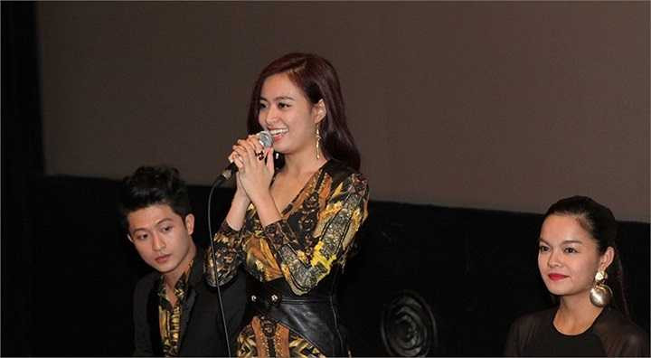 Đạo diễn Quang Huy chia sẻ: 'Chúng tôi không kì vọng sẽ có đông khán giả và đồng nghiệp tại LHP quan tâm đến Thần tượng vì có quá nhiều phim tốt của các nước khác, cũng như có hàng chục phim đang chờ khán giả Hàn Quốc ra rạp lựa chọn'