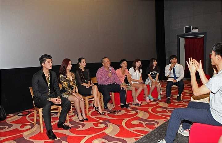 'Tuy chưa có gì lớn lao cả nhưng tôi nghĩ chúng tôi có quyền tự hào và tận hưởng một suất chiếu đầy cảm xúc như thế'.