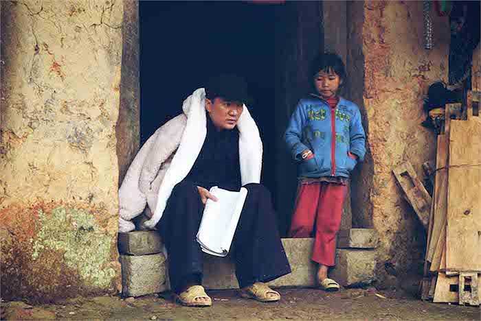 Sau khi đọc xong kịch bản 'Hiệp sỹ mù' và nhận được lời mời của đạo diễn Lưu Huỳnh, Đàm Vĩnh Hưng đã quyết định trở thành giám đốc sản xuất chính thức cho dự án điện ảnh này. 