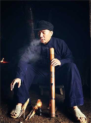 Ngoài vai trò nhà sản xuất, Đàm Vĩnh Hưng còn tham gia một vai diễn nhỏ trong 'Hiệp sỹ mù'. 