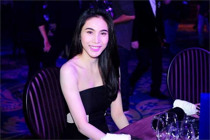 Thuỷ Tiên - Công Vinh cũng là cặp đôi giữ gìn hình ảnh con gái kỹ nhất showbiz