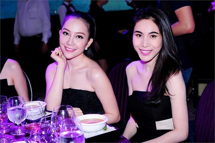 Bên cạnh đó, cô vẫn chăm chỉ hoạt động nghệ thuật trong showbiz