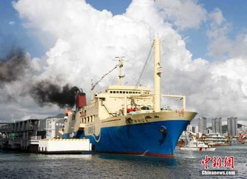 Trung Quốc ngang nhiên đưa 200 du khách ra Hoàng Sa